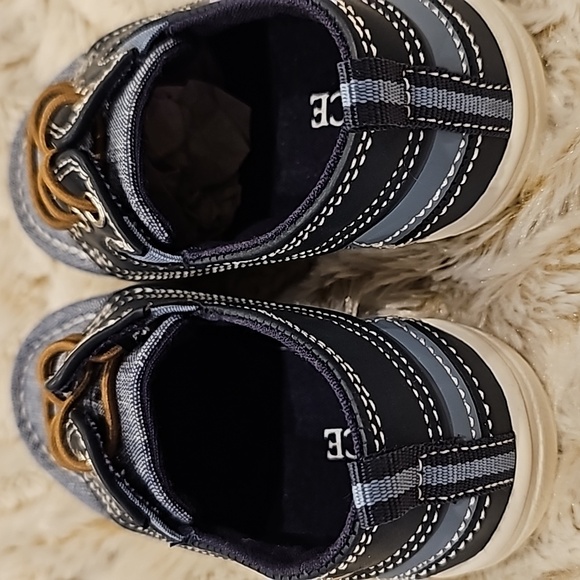 NWOT Children place shoes - Picture 4 of 8